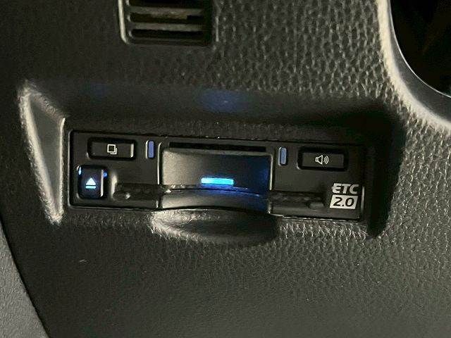 TOYOTA VOXY HYBRID 2023