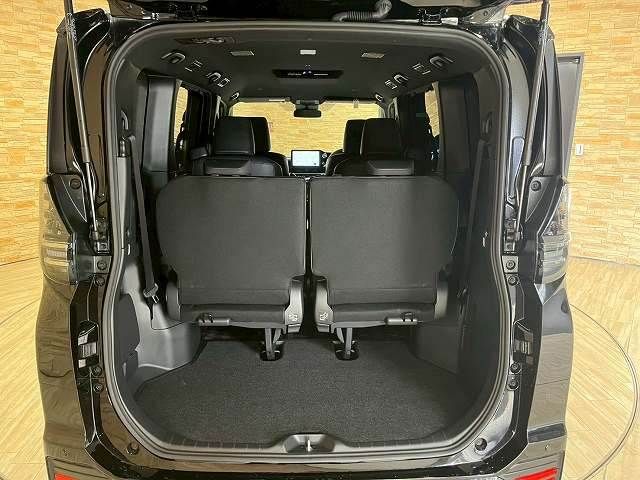 TOYOTA VOXY HYBRID 2023