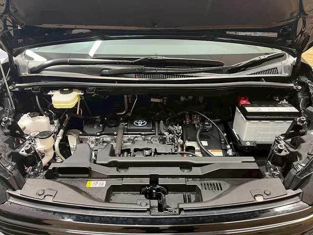 TOYOTA VOXY HYBRID 2023