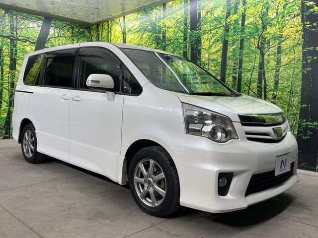 TOYOTA NOAH 2010