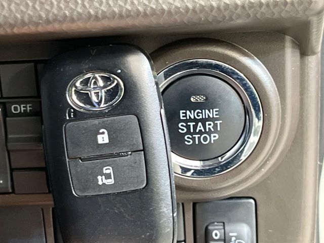 TOYOTA ROOMY 2021