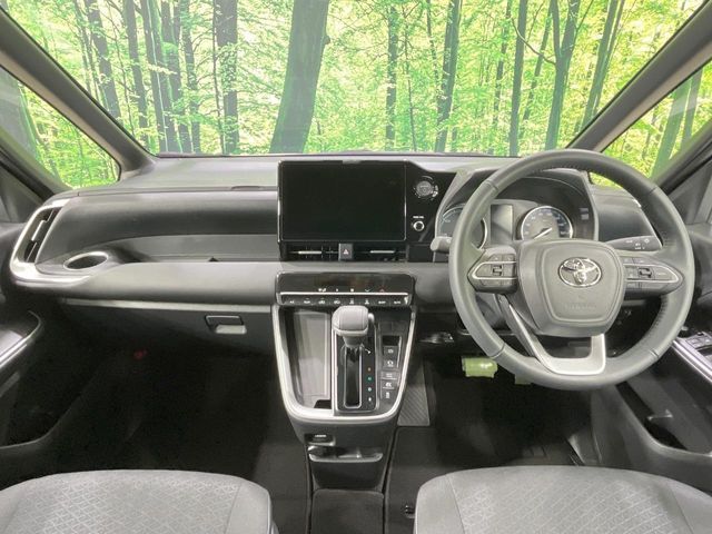 TOYOTA VOXY HYBRID 2025