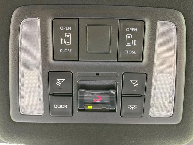 TOYOTA VOXY HYBRID 2025