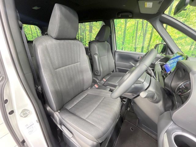 TOYOTA VOXY HYBRID 2025