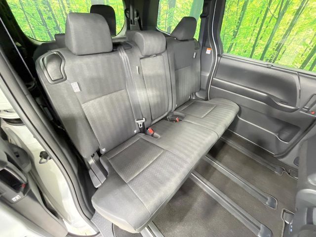 TOYOTA VOXY HYBRID 2025