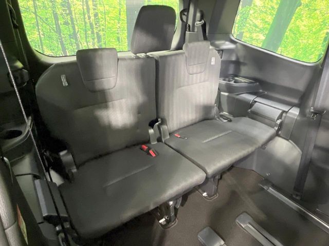 TOYOTA VOXY HYBRID 2025