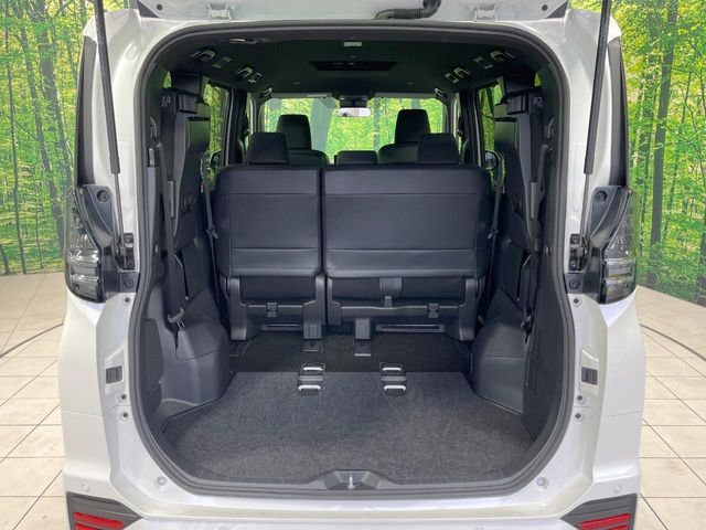 TOYOTA VOXY HYBRID 2025