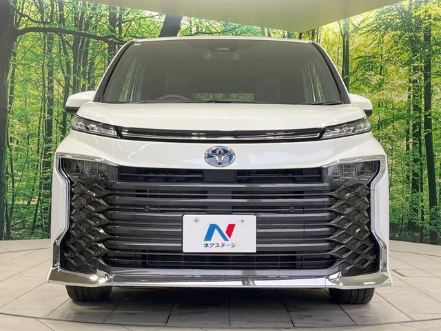 TOYOTA VOXY HYBRID 2025