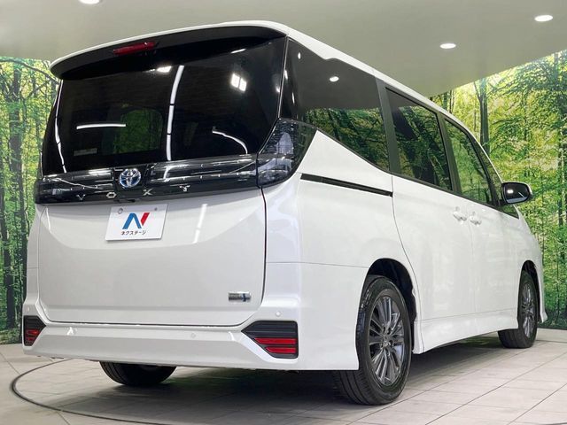 TOYOTA VOXY HYBRID 2025