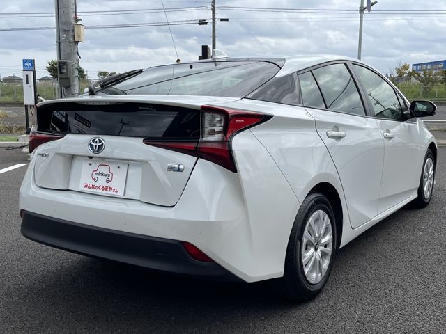 TOYOTA PRIUS 2021