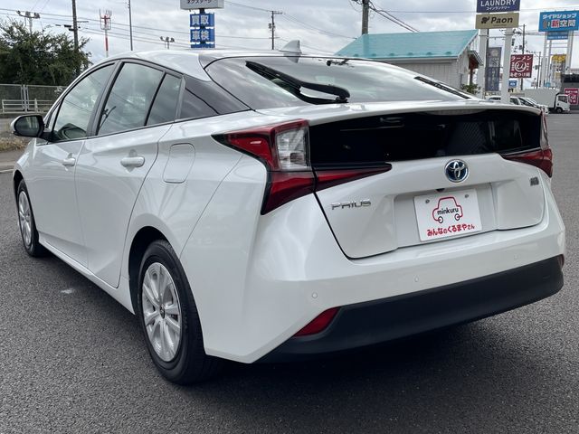 TOYOTA PRIUS 2021