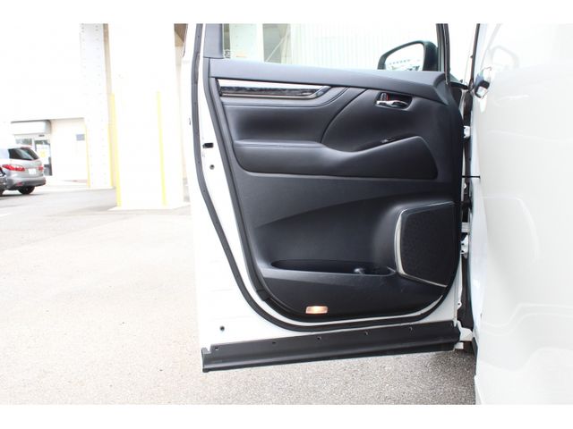 TOYOTA VELLFIRE 2020