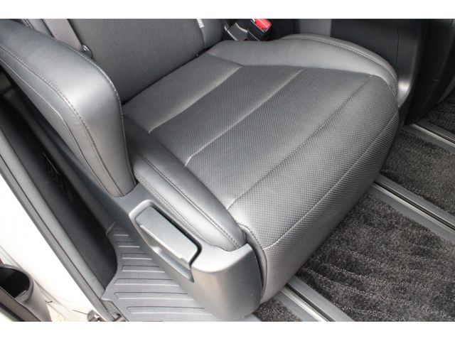 TOYOTA VELLFIRE 2020