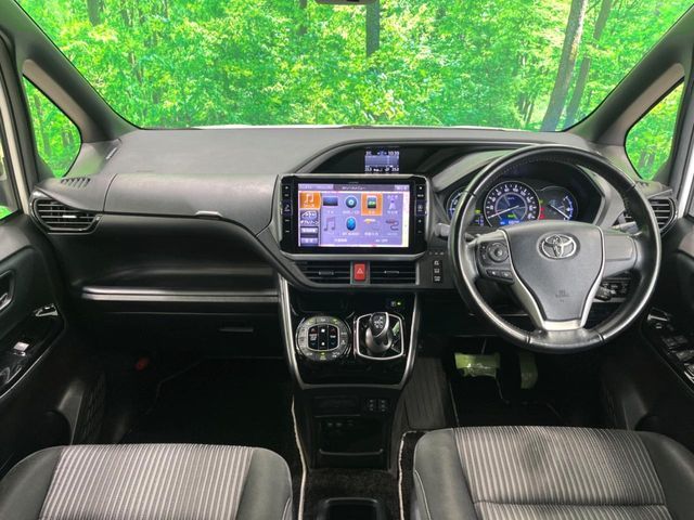 TOYOTA VOXY HYBRID 2018