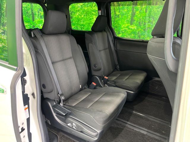 TOYOTA VOXY HYBRID 2018