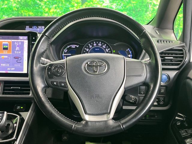TOYOTA VOXY HYBRID 2018