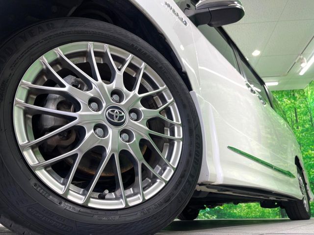 TOYOTA VOXY HYBRID 2018