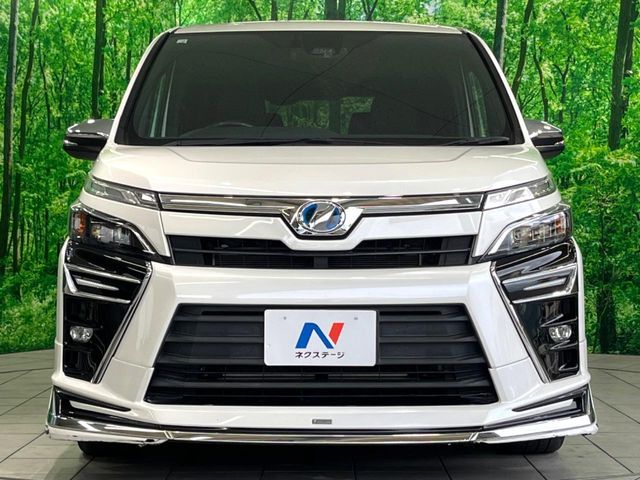 TOYOTA VOXY HYBRID 2018