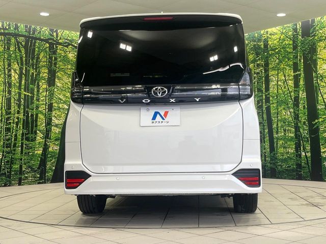 TOYOTA VOXY 2022