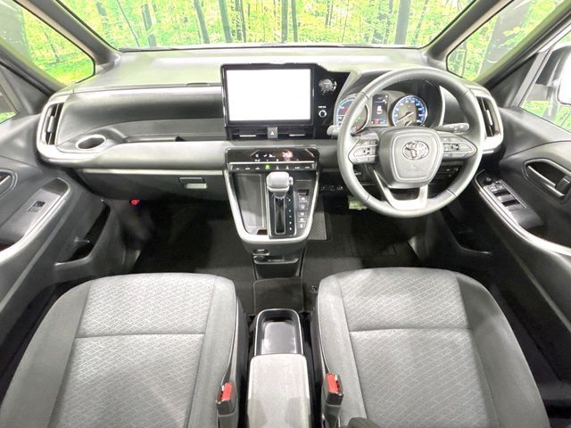 TOYOTA VOXY HYBRID 2025