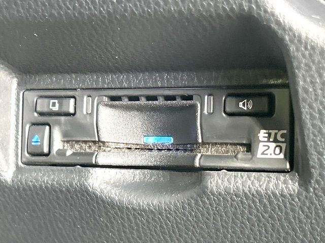 TOYOTA VOXY HYBRID 2025