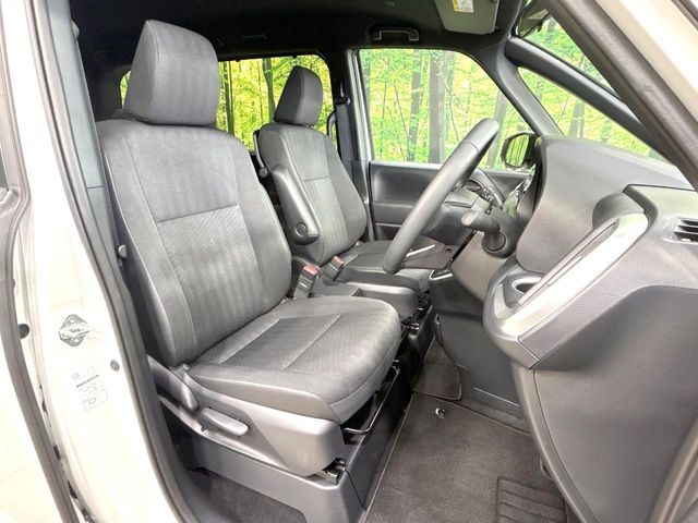 TOYOTA VOXY HYBRID 2025