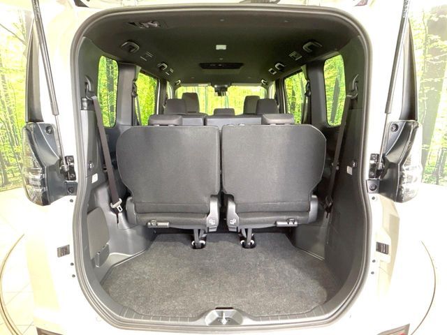 TOYOTA VOXY HYBRID 2025