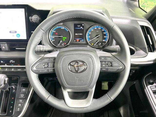 TOYOTA VOXY HYBRID 2025