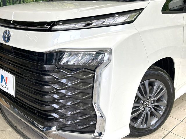 TOYOTA VOXY HYBRID 2025