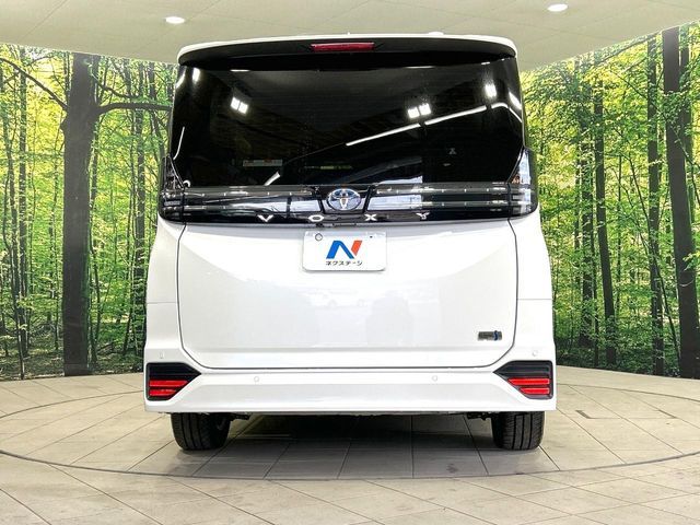 TOYOTA VOXY HYBRID 2025