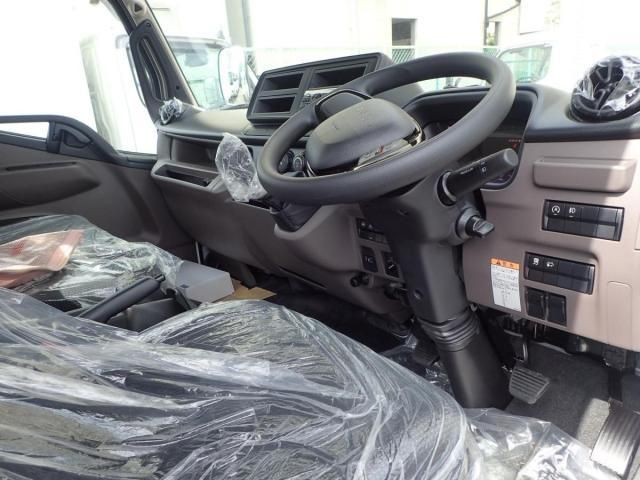 MITSUBISHI CANTER 2024