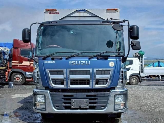 ISUZU GIGA 2013