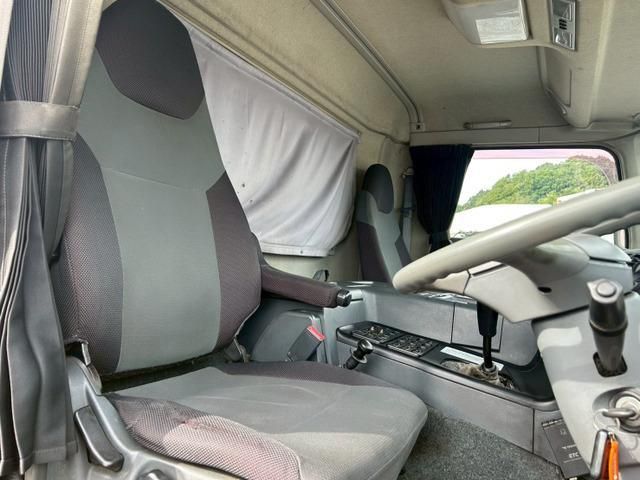 MITSUBISHI FUSOU SUPER GREAT 2014