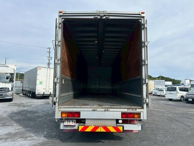 MITSUBISHI FUSOU SUPER GREAT 2014