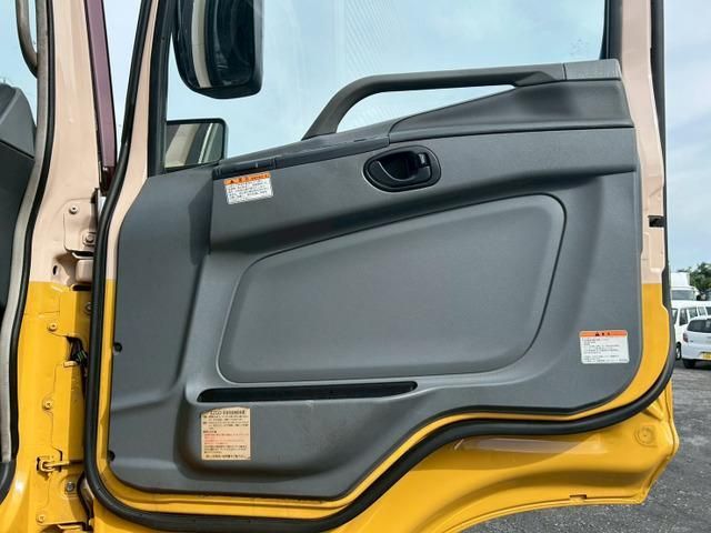 MITSUBISHI FUSOU SUPER GREAT 2014