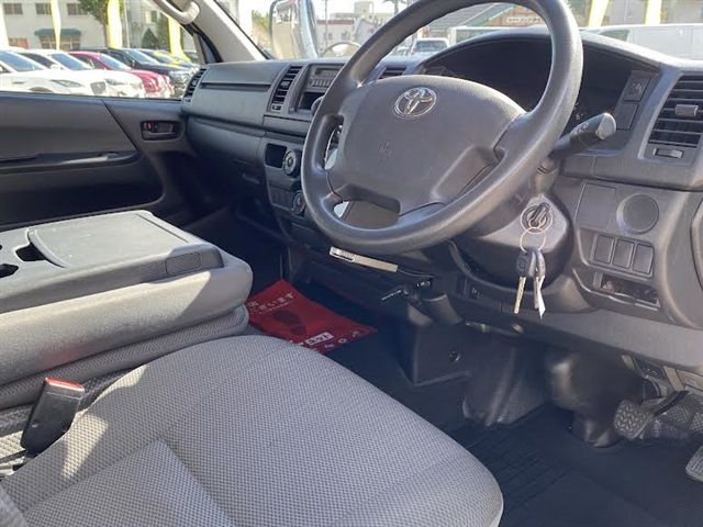 TOYOTA REGIUSACE van 4WD 2015