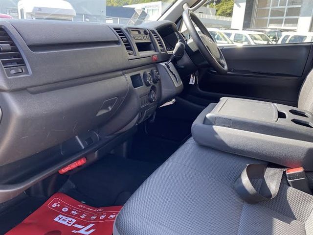 TOYOTA REGIUSACE van 4WD 2015