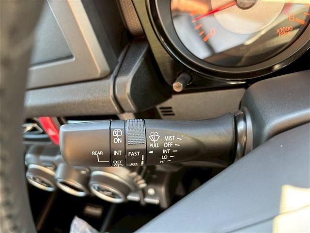 SUZUKI JIMNY NOMADE 2025