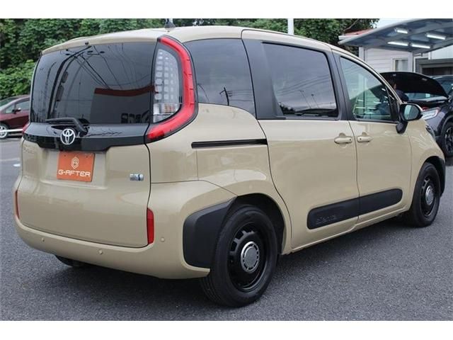 TOYOTA SIENTA HYBRID 2023