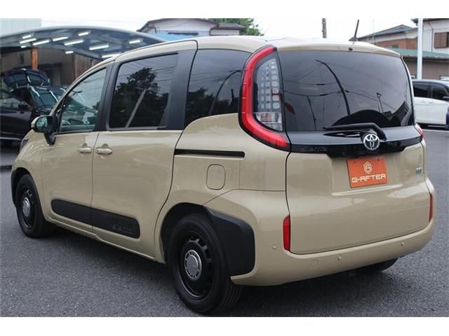 TOYOTA SIENTA HYBRID 2023