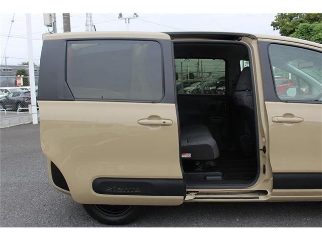 TOYOTA SIENTA HYBRID 2023