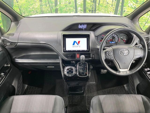 TOYOTA VOXY 4WD 2017