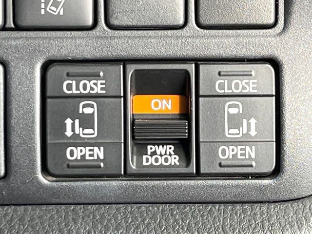 TOYOTA VOXY 4WD 2017