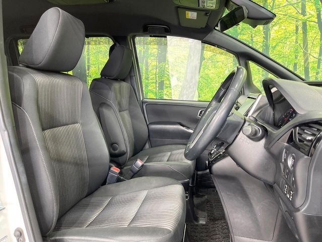 TOYOTA VOXY 4WD 2017