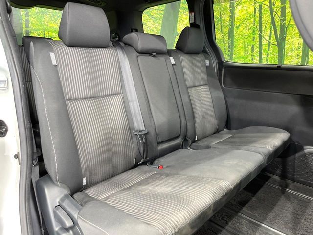 TOYOTA VOXY 4WD 2017