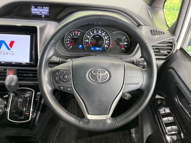 TOYOTA VOXY 4WD 2017
