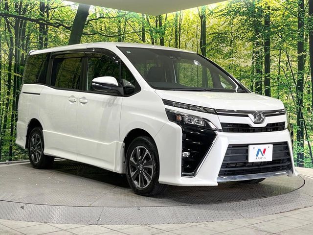 TOYOTA VOXY 4WD 2017