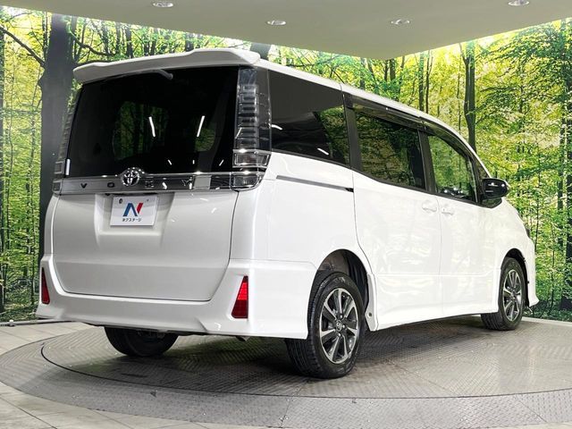 TOYOTA VOXY 4WD 2017