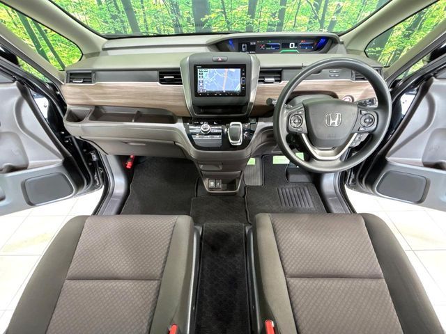 HONDA FREED HYBRID 2022