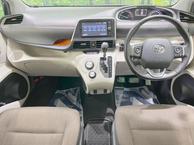 TOYOTA SIENTA HYBRID 2017